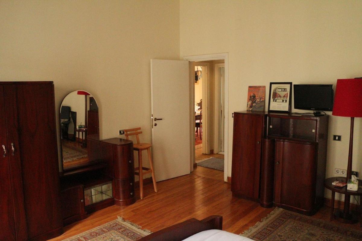 Apartment Airy & Beautifully Lit In Downtown Cairo